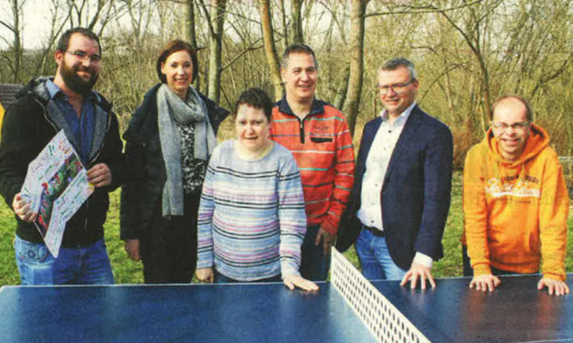 Siemens spendet Tischtennisplatte für Heidecksburg Werkstätten